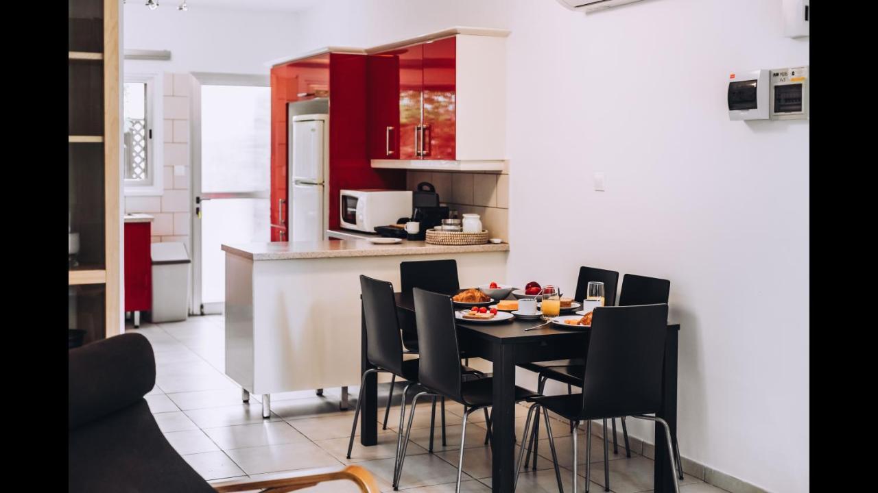 Вилла Minimal Townhouse Center Пафос Экстерьер фото