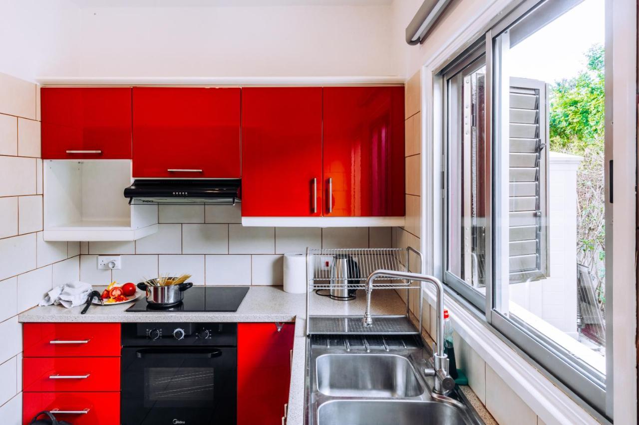 Вилла Minimal Townhouse Center Пафос Экстерьер фото